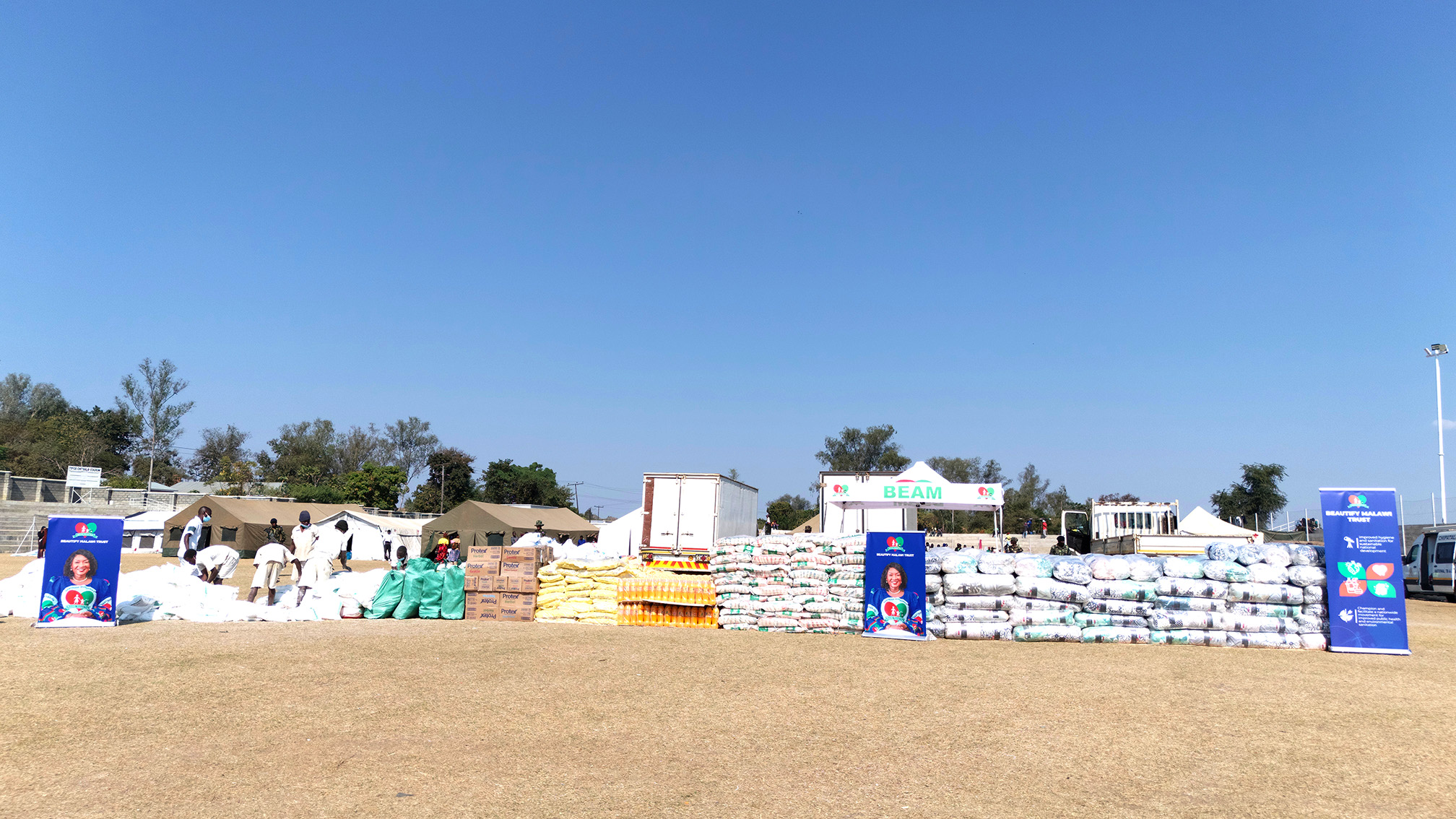 FIRST COUPLE DONATES TO REPATRIATES IN MWANZA